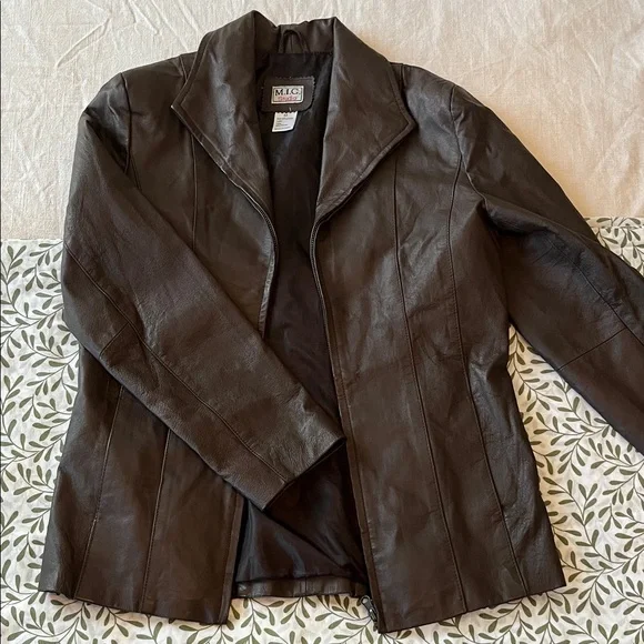 Women's Classic Brown Leather Jacket - Picture 3 of 3